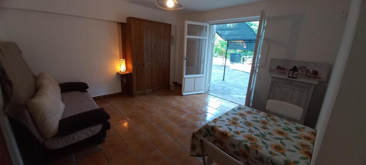 Appartement Et Sa Grande Terrasse En Rez De Jardin Сен-Агулф Екстериор снимка
