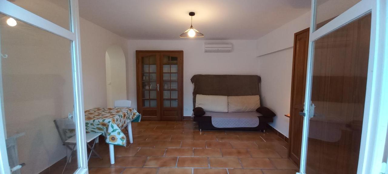 Appartement Et Sa Grande Terrasse En Rez De Jardin Сен-Агулф Екстериор снимка
