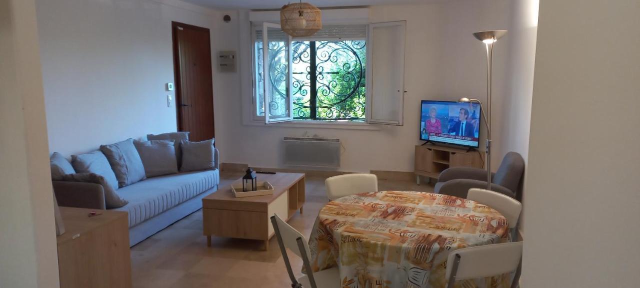 Appartement Et Sa Grande Terrasse En Rez De Jardin Сен-Агулф Екстериор снимка