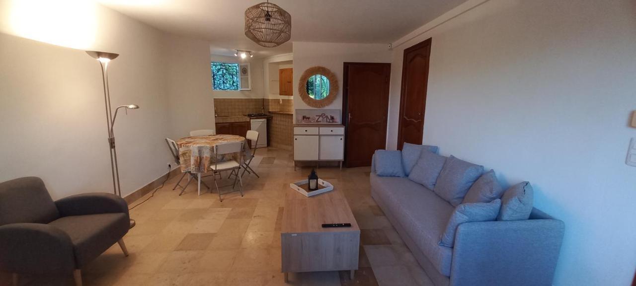 Appartement Et Sa Grande Terrasse En Rez De Jardin Сен-Агулф Екстериор снимка