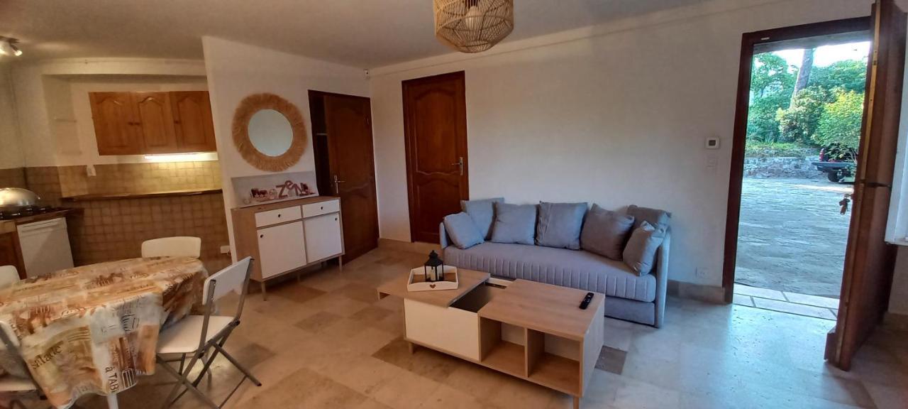 Appartement Et Sa Grande Terrasse En Rez De Jardin Сен-Агулф Екстериор снимка