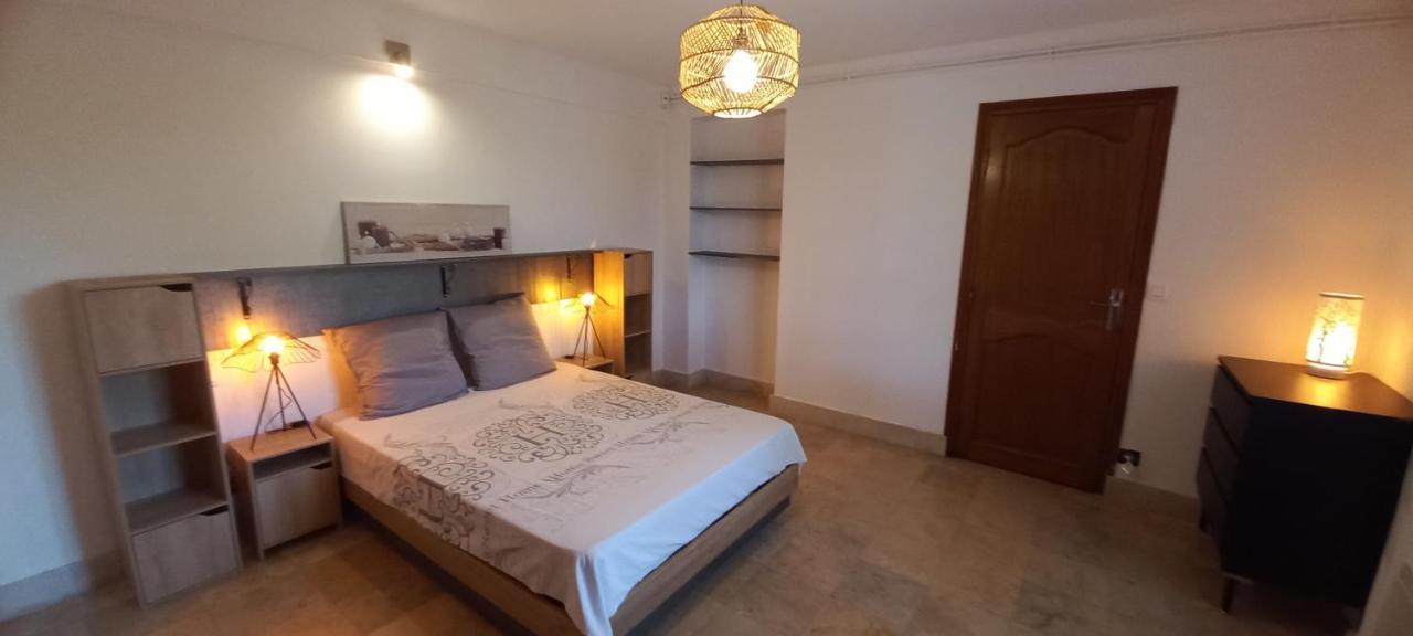 Appartement Et Sa Grande Terrasse En Rez De Jardin Сен-Агулф Екстериор снимка